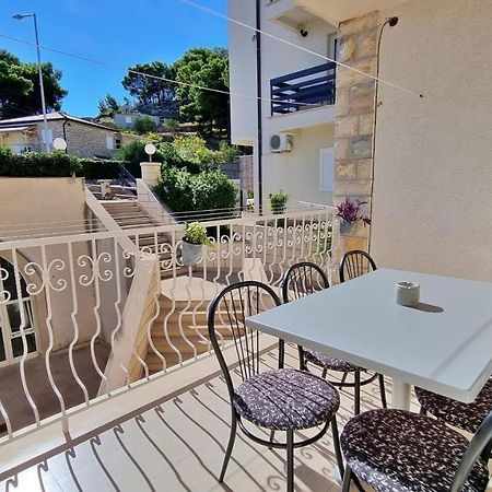 Apartments Slado Omis Exterior photo
