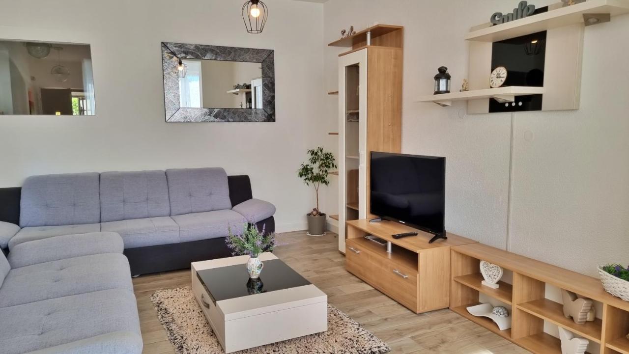Apartments Slado Omis Exterior photo