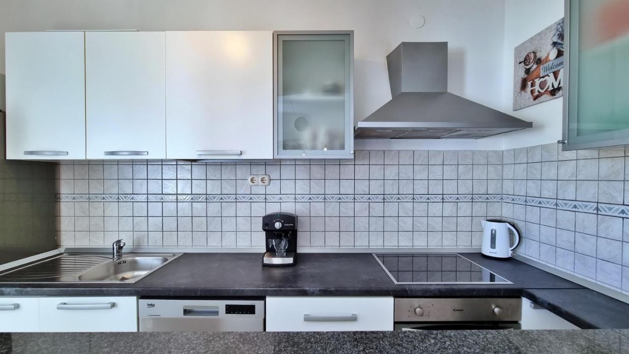 Apartments Slado Omis Exterior photo
