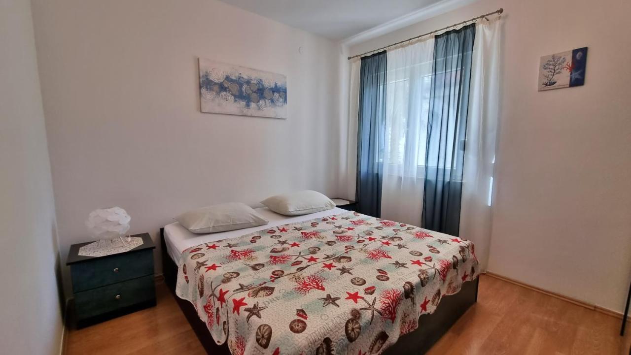 Apartments Slado Omis Exterior photo