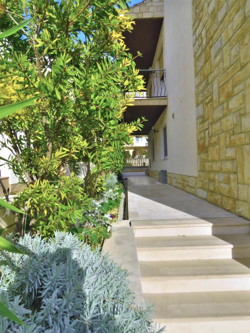 Apartments Slado Omis Exterior photo