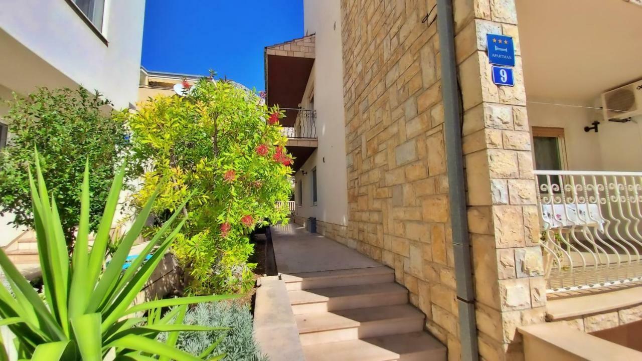 Apartments Slado Omis Exterior photo