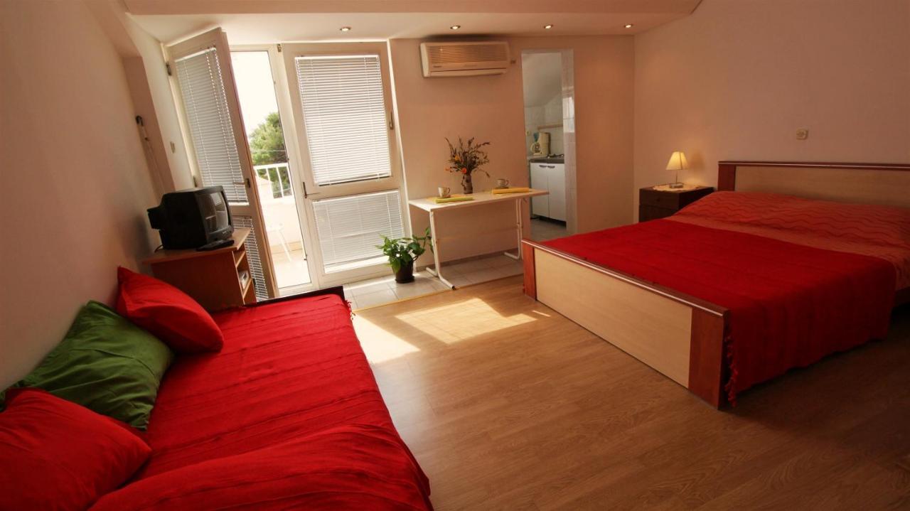 Apartments Slado Omis Exterior photo