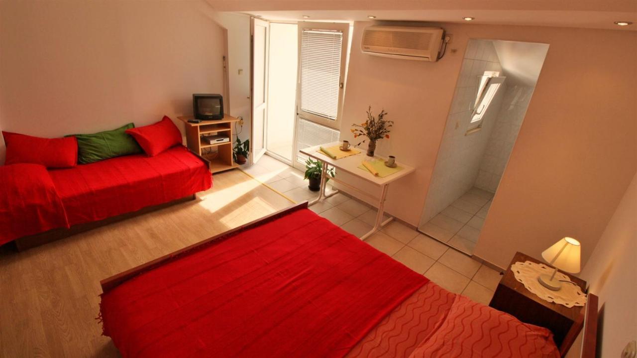 Apartments Slado Omis Exterior photo